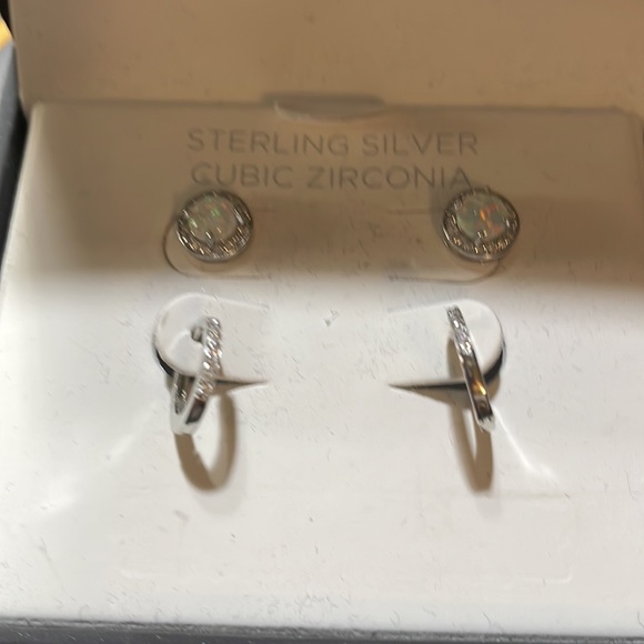 NWT Earring Set - Picture 3 of 6